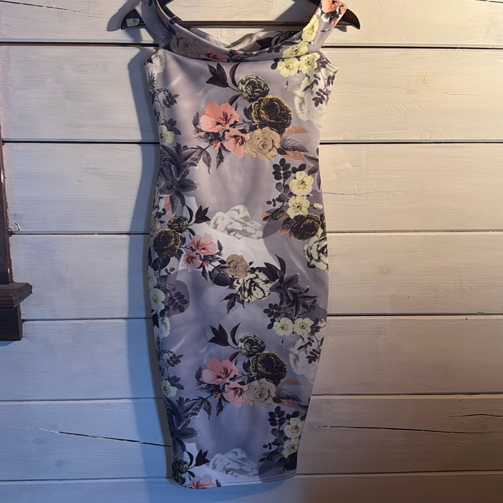New w tags, BOOHOO Off the shoulder floral dress